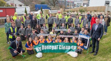 Cllr Jack Murray, Cathaoirleach of Donegal County Council, members of Convoy Community Environmental Committee, John Curran from the Donegal Volunteer Centre, pupils and teachers from Convoy Joint National School and Scoil Bhríde Convoy, Michael McGarvey Director of Service, Donegal County Council and Environment staff from Donegal County Council.
